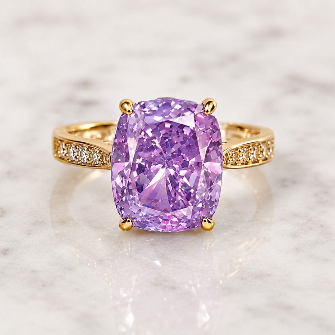 18ct Gold Ring with Lilac Gemstone